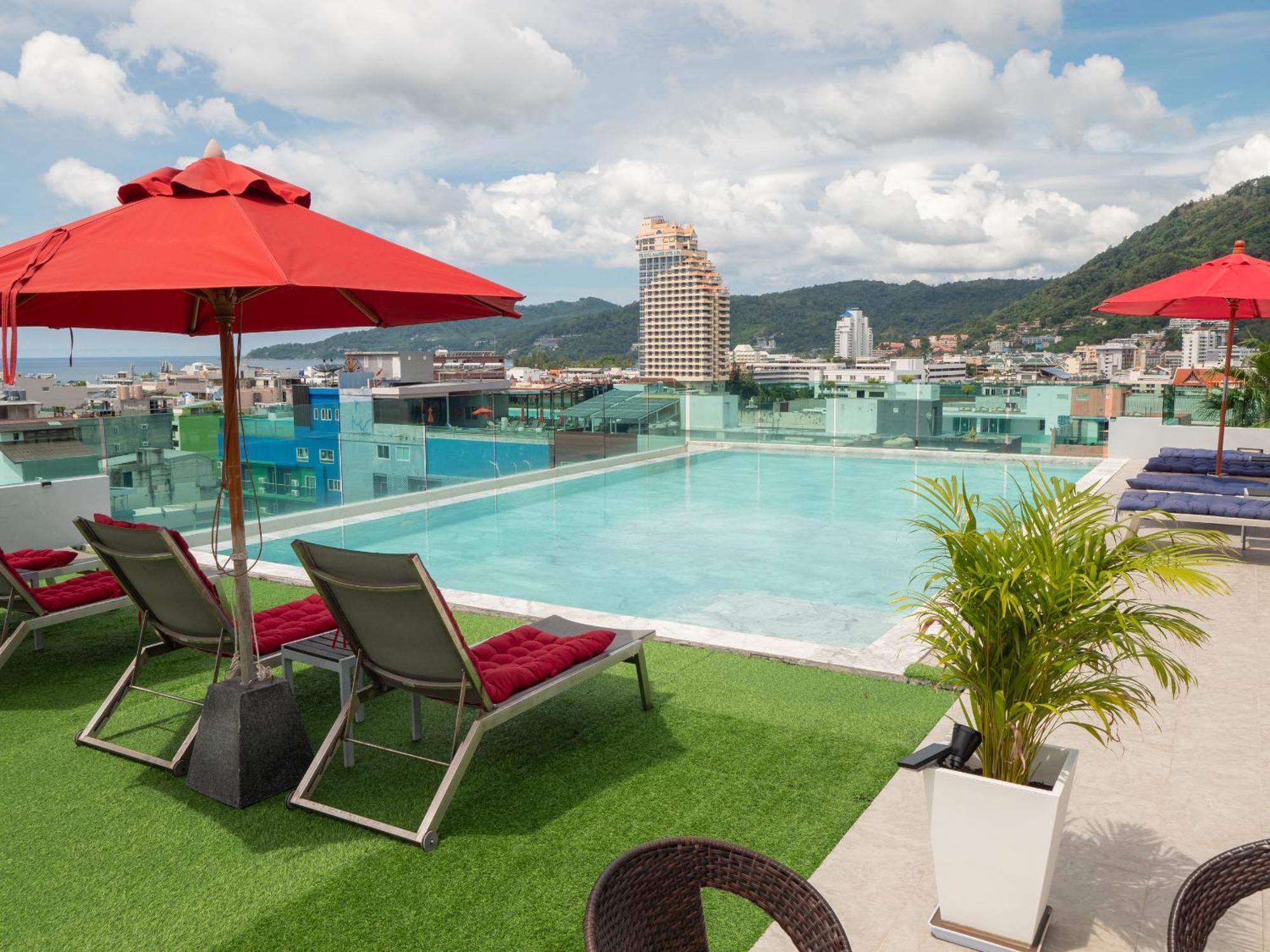 Hotel Neon Patong Esterno foto