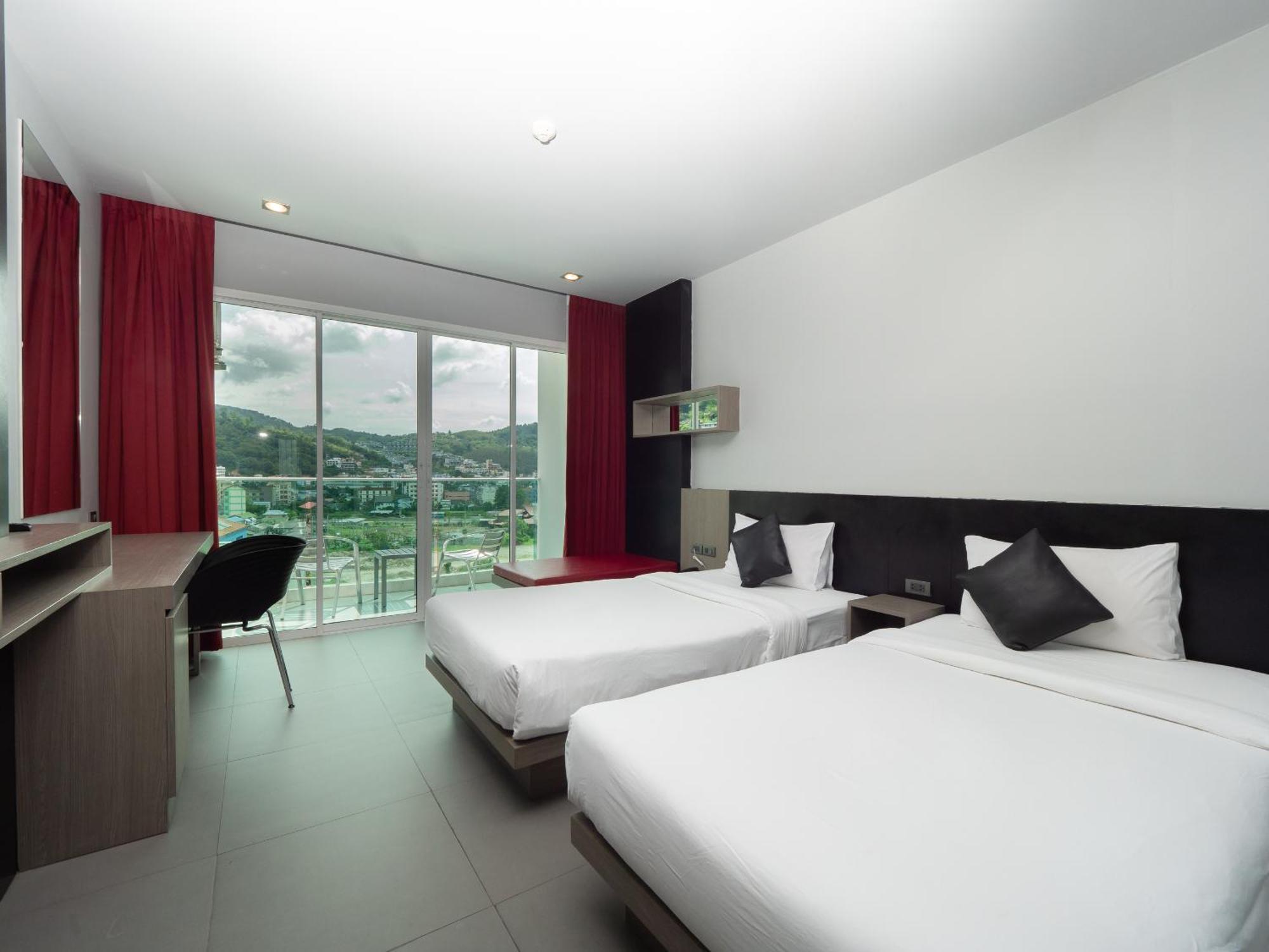 Hotel Neon Patong Esterno foto
